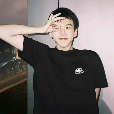 Unisex Black Logo Print Casual T-Shirt